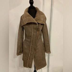 Le chateau Women's Tan Shearling Coat